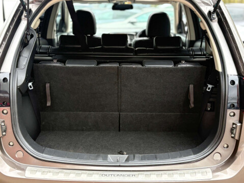 Mitsubishi Outlander 2.3 Outlander DI-D 4 4WD 5dr 22