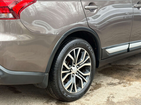 Mitsubishi Outlander 2.3 Outlander DI-D 4 4WD 5dr 29