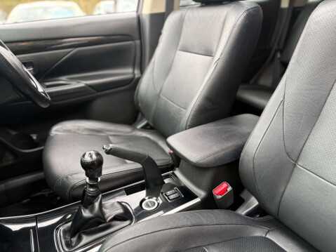 Mitsubishi Outlander 2.3 Outlander DI-D 4 4WD 5dr 38