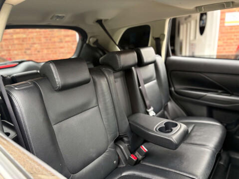 Mitsubishi Outlander 2.3 Outlander DI-D 4 4WD 5dr 81