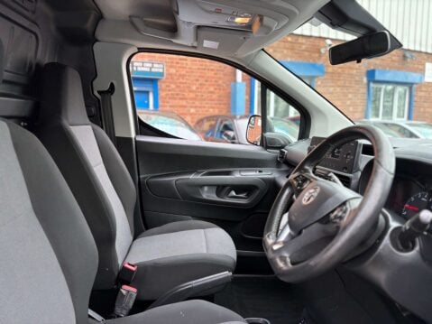 Vauxhall Combo 1.5 Combo 2000 Edition S/S Auto 42