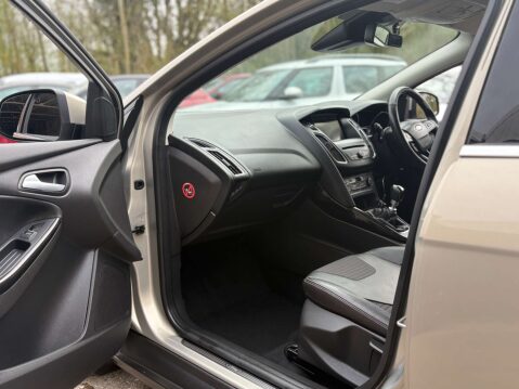Ford Focus 1.0 Focus Titanium X 5dr 33