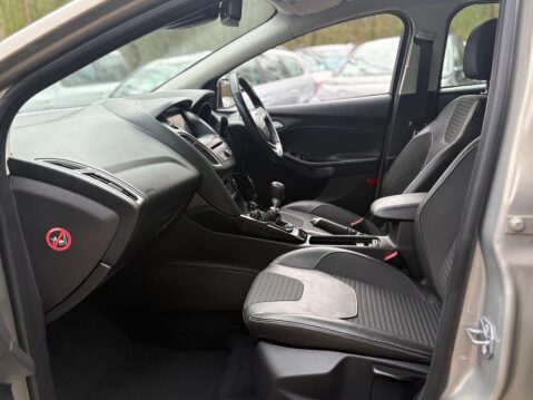 Ford Focus 1.0 Focus Titanium X 5dr 37