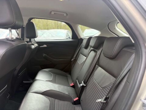 Ford Focus 1.0 Focus Titanium X 5dr 40
