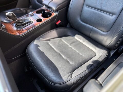 Volkswagen Touareg 3.0 Touareg V6 SE TDI BlueMotion Technology Auto 4WD 5dr 30