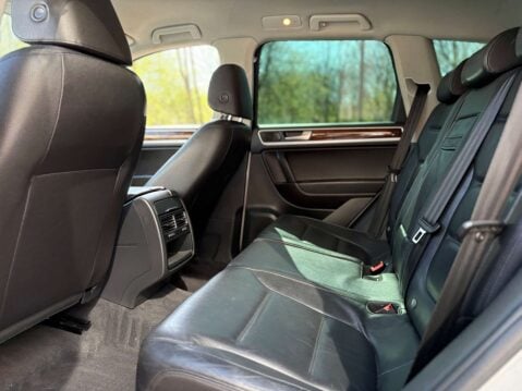 Volkswagen Touareg 3.0 Touareg V6 SE TDI BlueMotion Technology Auto 4WD 5dr 35