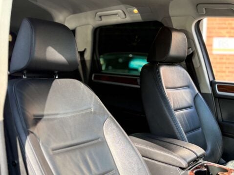Volkswagen Touareg 3.0 Touareg V6 SE TDI BlueMotion Technology Auto 4WD 5dr 52