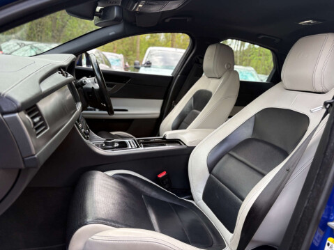 Jaguar XF 3.0 XF V6 S D Auto 4dr 34
