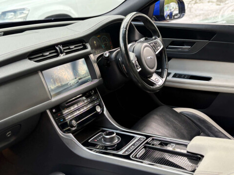 Jaguar XF 3.0 XF V6 S D Auto 4dr 27