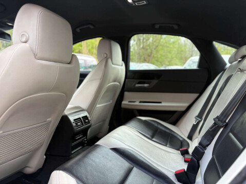 Jaguar XF 3.0 XF V6 S D Auto 4dr 37