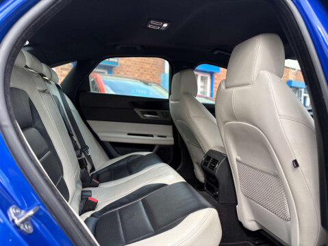 Jaguar XF 3.0 XF V6 S D Auto 4dr 44