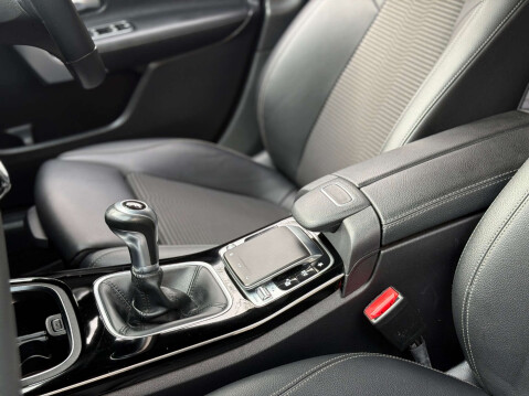 Mercedes-Benz A Class 1.3 A 200 Sport Executive 5dr 51