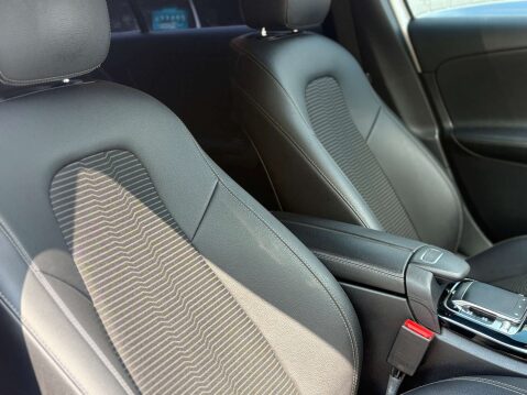 Mercedes-Benz A Class 1.3 A 200 Sport Executive 5dr 32