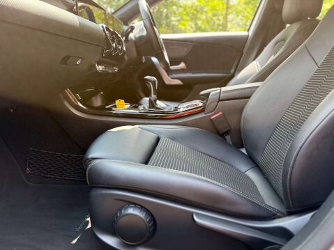 Mercedes-Benz A Class 1.3 A 200 Sport Executive 5dr 52