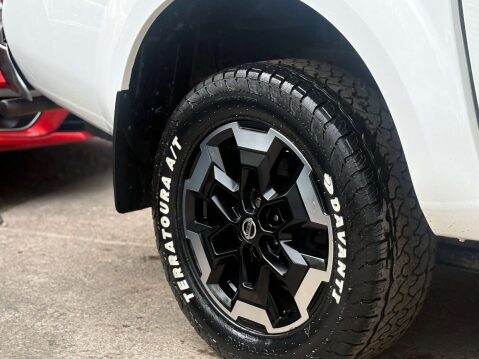 Nissan Navara 2.3 Navara Tekna dCi 4WD 5dr 11