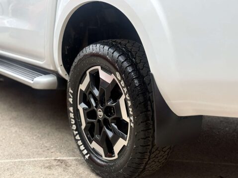 Nissan Navara 2.3 Navara Tekna dCi 4WD 5dr 16