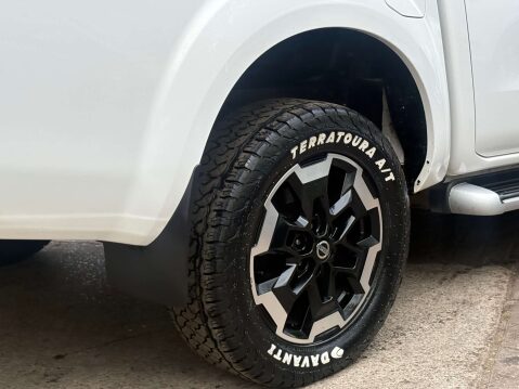 Nissan Navara 2.3 Navara Tekna dCi 4WD 5dr 31