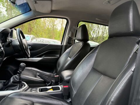 Nissan Navara 2.3 Navara Tekna dCi 4WD 5dr 40