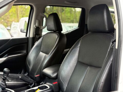Nissan Navara 2.3 Navara Tekna dCi 4WD 5dr 42