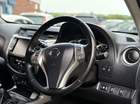 Nissan Navara 2.3 Navara Tekna dCi 4WD 5dr 57