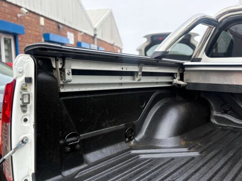 Nissan Navara 2.3 Navara Tekna dCi 4WD 5dr 24