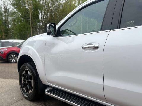 Nissan Navara 2.3 Navara Tekna dCi 4WD 5dr 12