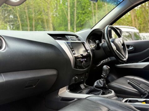 Nissan Navara 2.3 Navara Tekna dCi 4WD 5dr 38