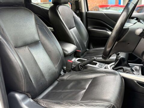 Nissan Navara 2.3 Navara Tekna dCi 4WD 5dr 63