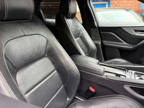 Jaguar F-Pace 2.0 F-PACE R-Sport AWD D Auto 4WD 5dr 35