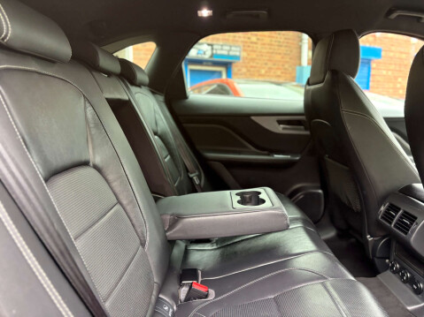Jaguar F-Pace 2.0 F-PACE R-Sport AWD D Auto 4WD 5dr 42