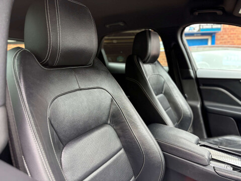 Jaguar F-Pace 2.0 F-PACE R-Sport AWD D Auto 4WD 5dr 30