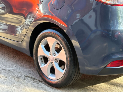 Kia Carens 1.7 Carens 2 EcoDynamics CRDi 5dr 12