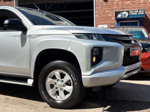 Mitsubishi L200 2.3 L200 4Life DI-D 4WD 9