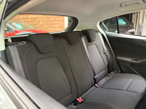 Ford Focus 1.5 Focus Zetec TDCI 5dr 27