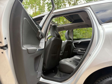 Volvo XC60 2.4 XC60 SE Luxury Nav D5 AWD Auto 4WD 5dr 55