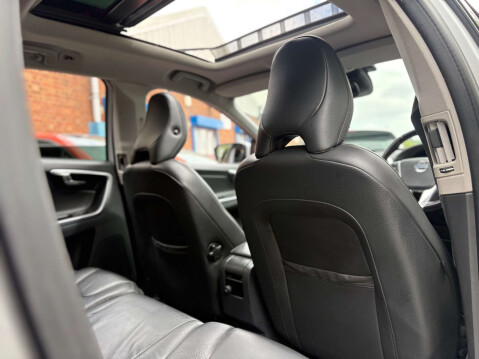 Volvo XC60 2.4 XC60 SE Luxury Nav D5 AWD Auto 4WD 5dr 48