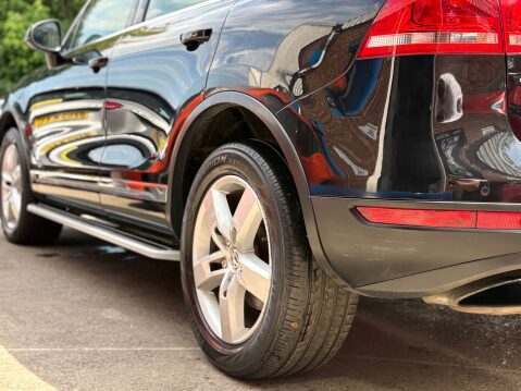 Volkswagen Touareg 3.0 Touareg V6 TSi Hybrid Auto 4WD 5dr 17