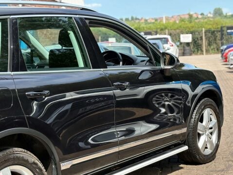 Volkswagen Touareg 3.0 Touareg V6 TSi Hybrid Auto 4WD 5dr 19