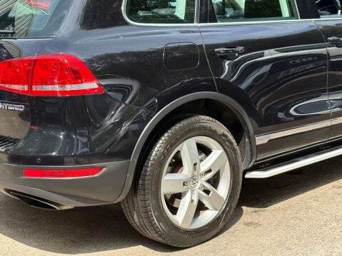 Volkswagen Touareg 3.0 Touareg V6 TSi Hybrid Auto 4WD 5dr 28