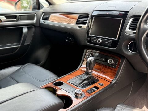 Volkswagen Touareg 3.0 Touareg V6 TSi Hybrid Auto 4WD 5dr 32