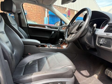 Volkswagen Touareg 3.0 Touareg V6 TSi Hybrid Auto 4WD 5dr 36