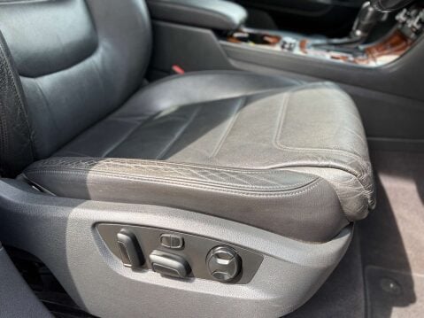 Volkswagen Touareg 3.0 Touareg V6 TSi Hybrid Auto 4WD 5dr 37