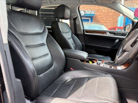 Volkswagen Touareg 3.0 Touareg V6 TSi Hybrid Auto 4WD 5dr 38