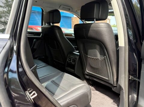 Volkswagen Touareg 3.0 Touareg V6 TSi Hybrid Auto 4WD 5dr 40
