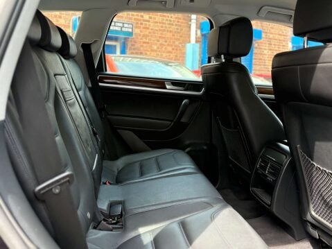 Volkswagen Touareg 3.0 Touareg V6 TSi Hybrid Auto 4WD 5dr 48