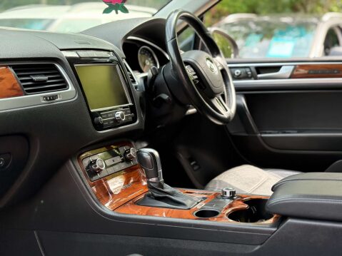 Volkswagen Touareg 3.0 Touareg V6 TSi Hybrid Auto 4WD 5dr 52