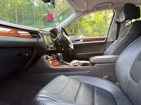 Volkswagen Touareg 3.0 Touareg V6 TSi Hybrid Auto 4WD 5dr 54