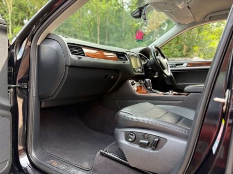Volkswagen Touareg 3.0 Touareg V6 TSi Hybrid Auto 4WD 5dr 56