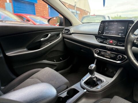 Hyundai i30 1.6 i30 SE Connect MHEV CRDi 5dr 21
