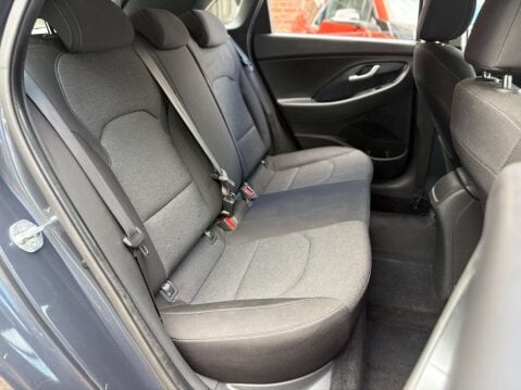 Hyundai i30 1.6 i30 SE Connect MHEV CRDi 5dr 27